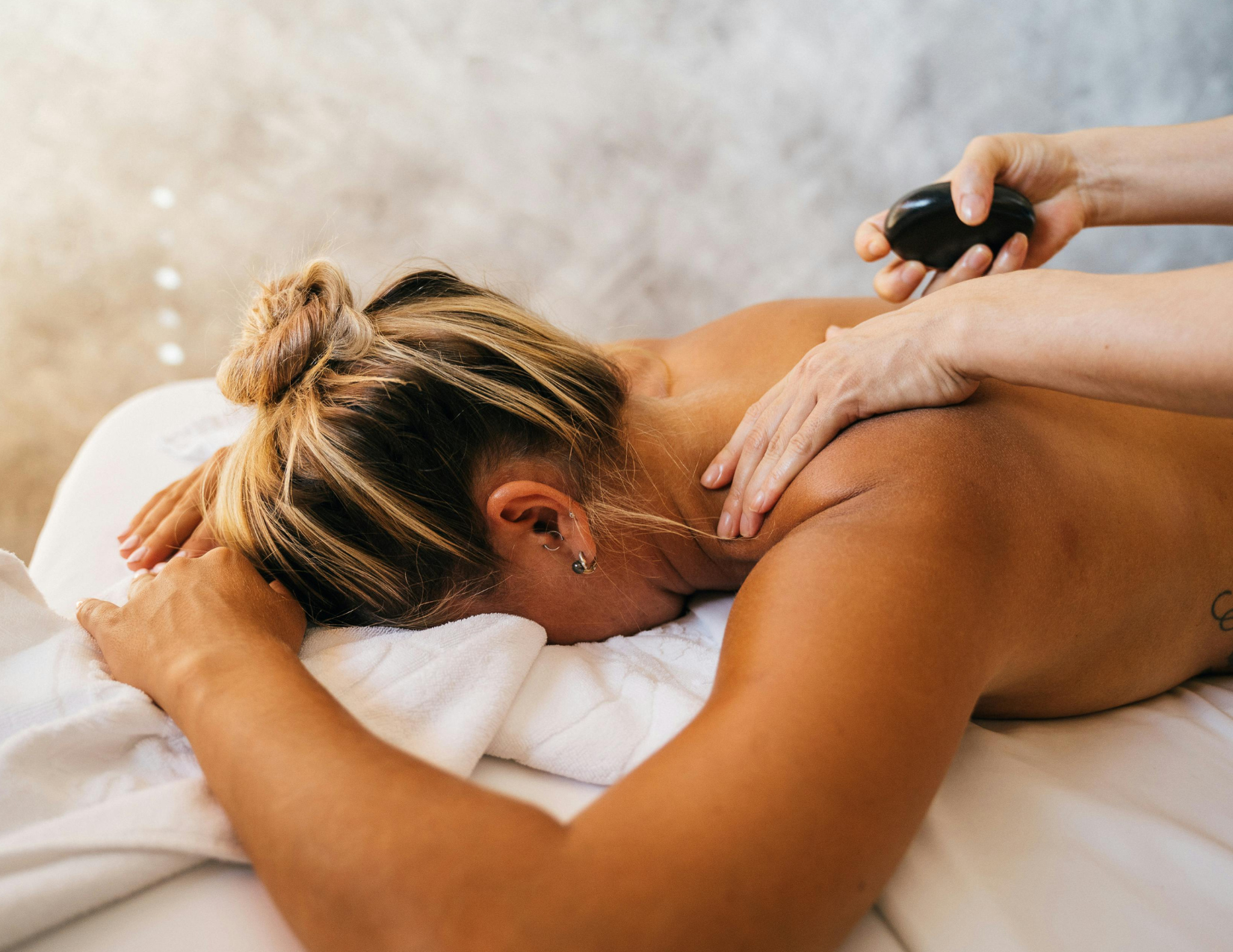 Masaje con piedras calientes